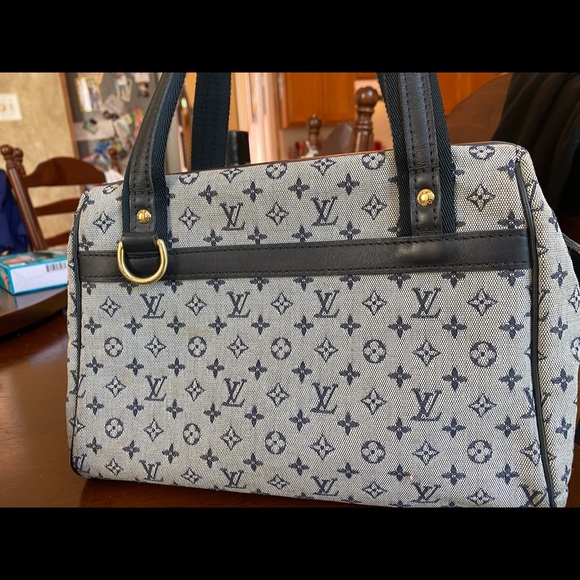 Authentic Louis Vuitton hardly used vintage purse! Known as Josephine (?) - Picture 3 of 14